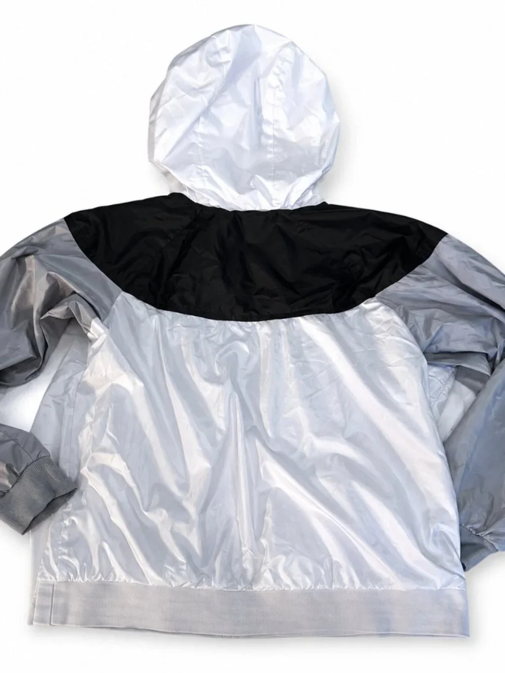 Nike Windrunner Hooded Jacket – Youth XL (18–20) – Black/Gray/White